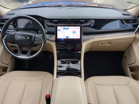 Used 2022 Jeep Grand Cherokee Limited image 15