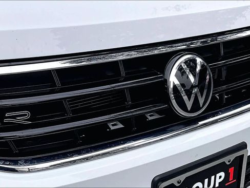 Used 2022 Volkswagen Tiguan SE R-Line image 32