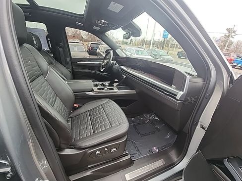 Used 2025 Cadillac Escalade V AWD/4WD image 18