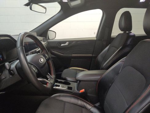 Used 2024 Ford Escape ST-Line w/ Tech Pack #1 FWD image 17