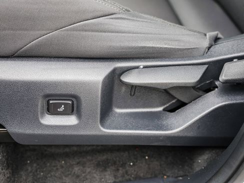 Certified 2024 Toyota Tacoma SR5 image 10