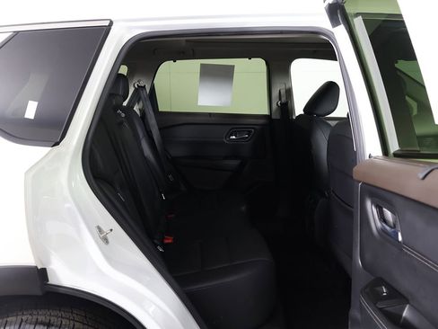 Used 2023 Nissan Rogue SV w/ SV Premium B Package image 31