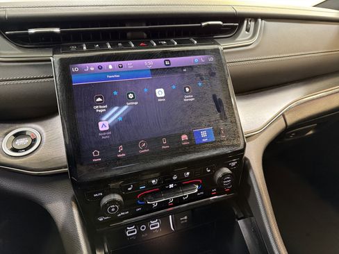 Used 2025 Jeep Grand Cherokee L Overland image 19