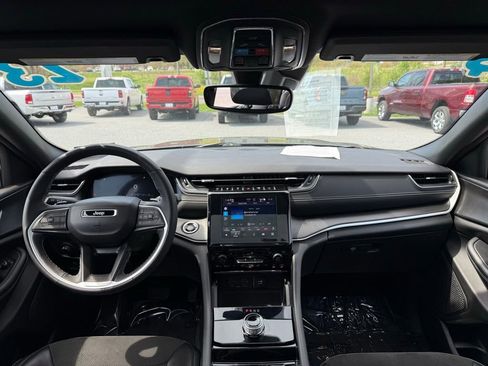 Certified 2023 Jeep Grand Cherokee L Laredo AWD/4WD image 15