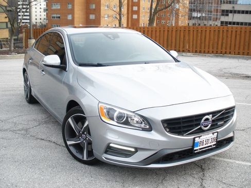 Used 2015 Volvo S60 T6 R-Design Platinum image 2