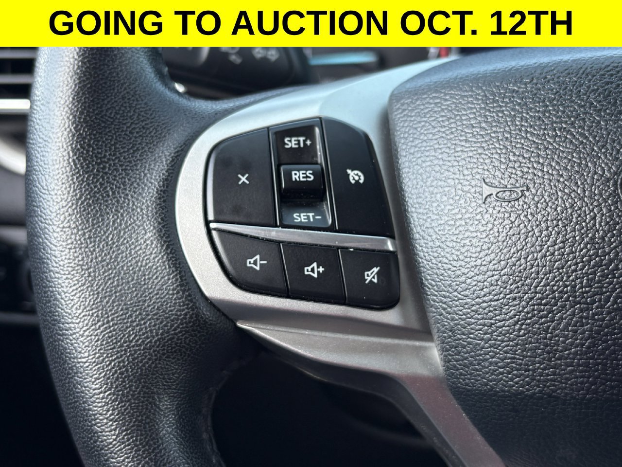 Used 2024 Ford Explorer XLT w/ Equipment Group 202A AWD/4WD image 14