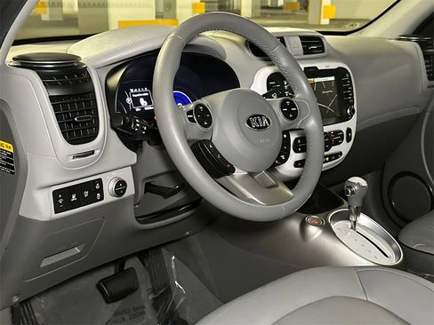 Used 2018 Kia Soul EV + w/ Sun & Fun Package image 20