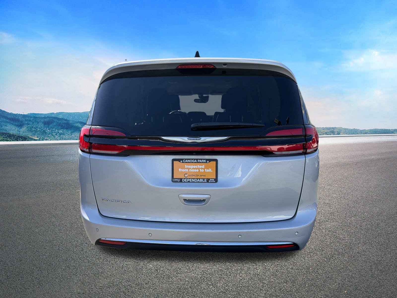 Certified 2024 Chrysler Pacifica Touring-L FWD image 9