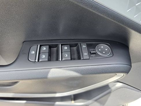 Certified 2025 Kia Soul LX w/ LX Technology Package FWD image 16