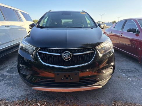 Used 2022 Buick Encore Preferred w/ Safety Package II AWD/4WD image 2