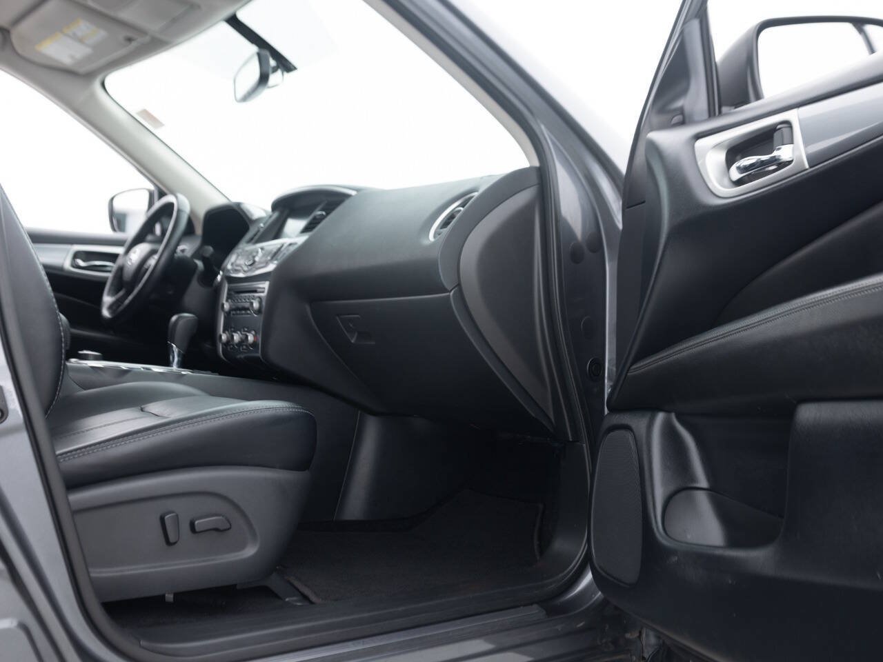 Used 2019 Nissan Pathfinder SL AWD/4WD image 30