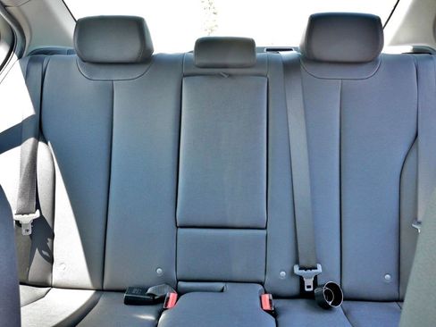 Used 2017 BMW 320i Sedan RWD image 30