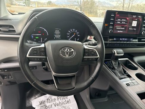 Used 2021 Toyota Sienna XLE image 15