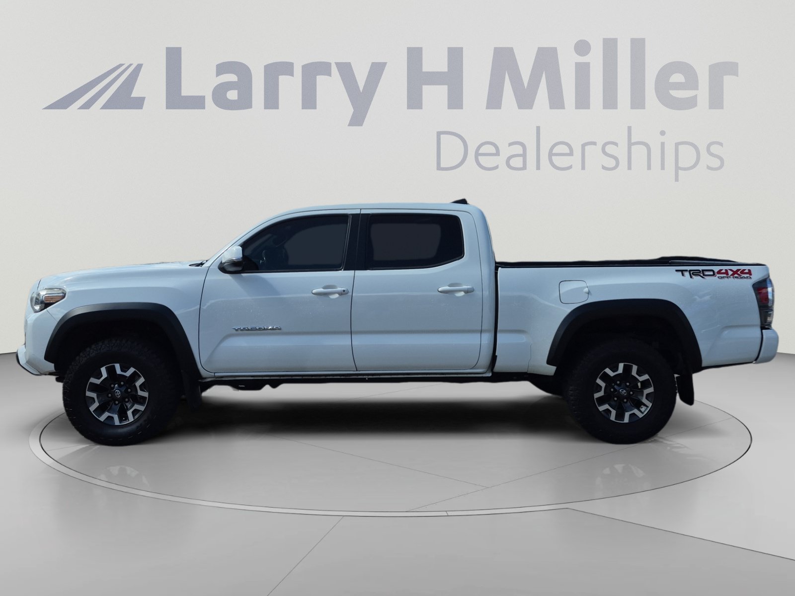 Used 2021 Toyota Tacoma TRD Off-Road w/ Technology Package AWD/4WD image 2