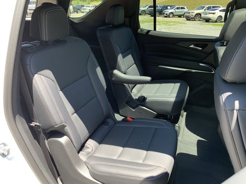 Used 2025 Chevrolet Traverse LT w/ Sun and Wheel Package FWD image 40