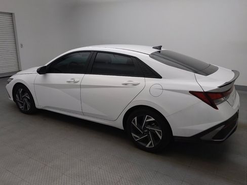 Used 2025 Hyundai Elantra Sport FWD image 3