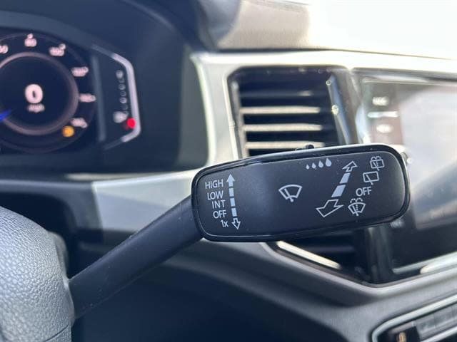 Used 2022 Volkswagen Atlas Cross Sport SEL R-Line AWD/4WD image 29
