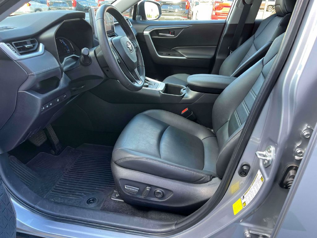 Used 2023 Toyota RAV4 XLE Premium AWD/4WD image 28