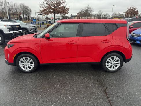 Used 2023 Kia Soul LX image 4