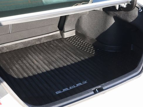 Used 2021 Toyota Camry SE image 32