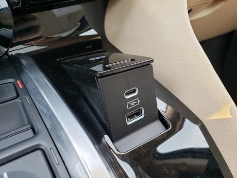 Used 2023 Acura MDX SH-AWD image 32