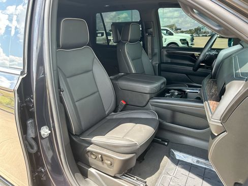 Used 2025 Chevrolet Tahoe Premier AWD/4WD image 27