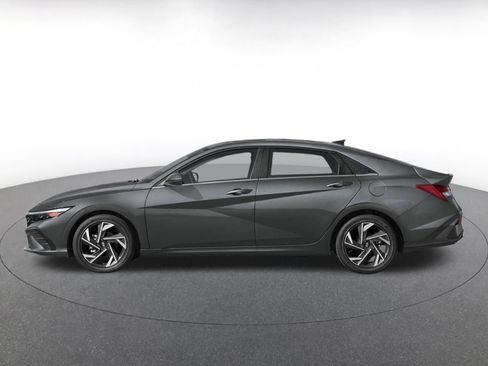 Used 2025 Hyundai Elantra SEL FWD image 3