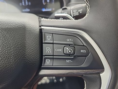 Used 2023 Jeep Grand Cherokee Limited w/ Luxury Tech Group II AWD/4WD image 24