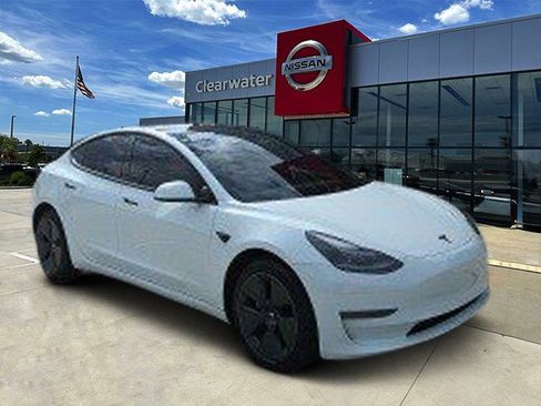 Used 2023 Tesla Model 3 Standard Range image 1