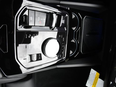 Used 2024 BMW 530i xDrive w/ Convenience Package image 15