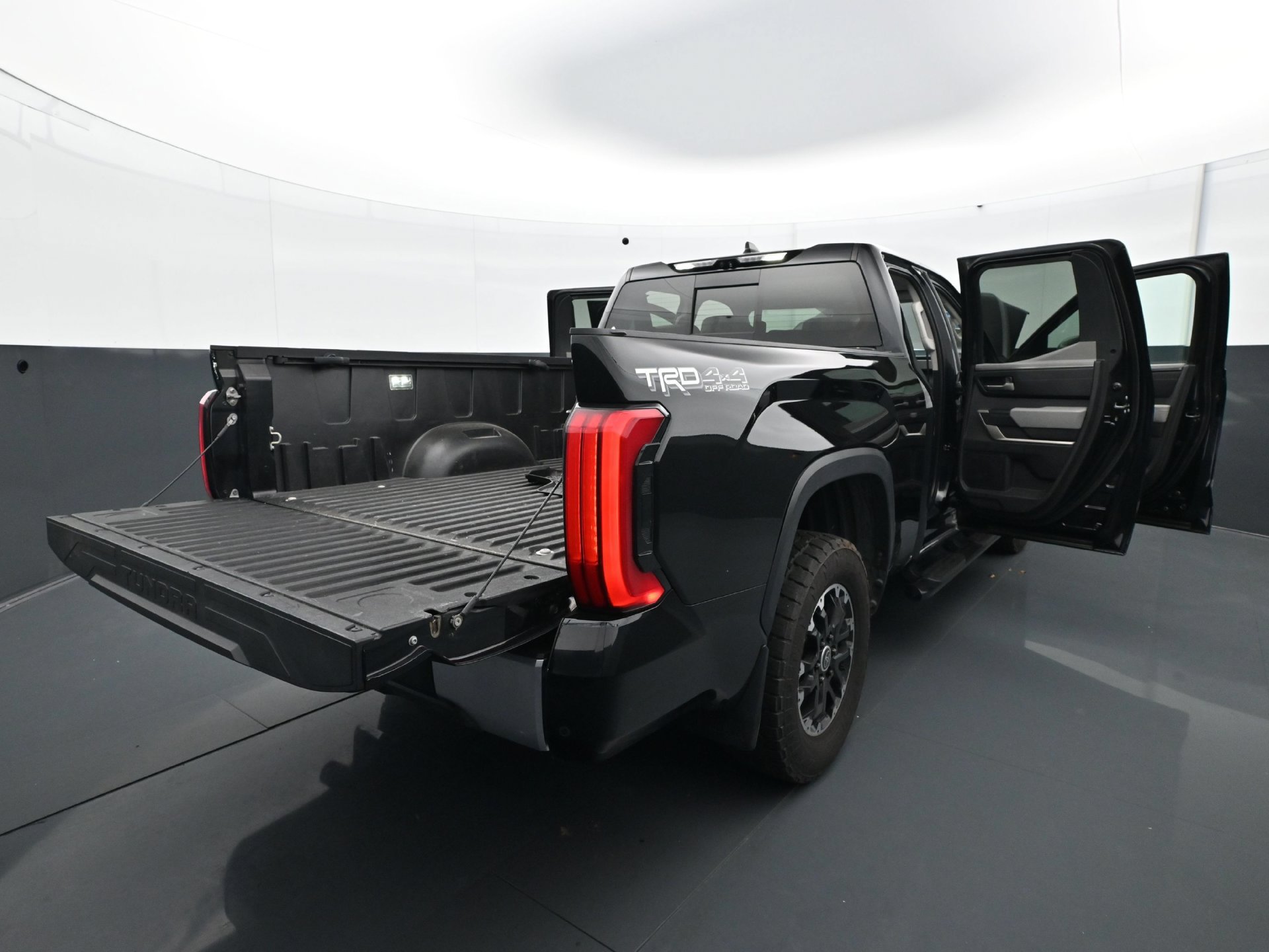 Used 2022 Toyota Tundra Limited AWD/4WD image 36