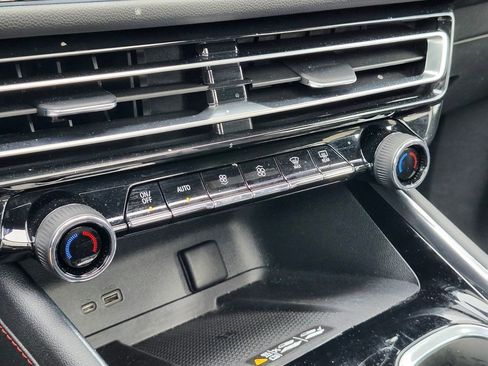 Used 2024 Chevrolet Traverse RS AWD/4WD image 24