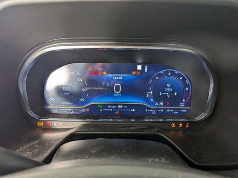 Used 2022 Chevrolet Suburban LT image 12