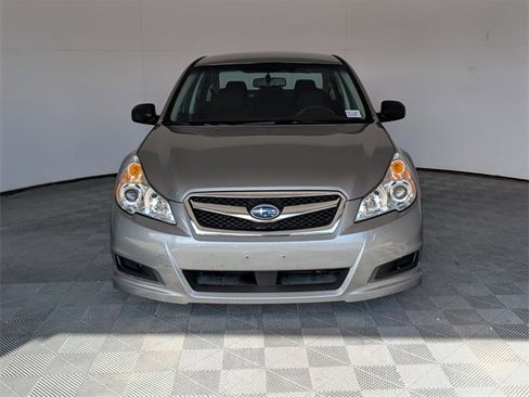 Used 2010 Subaru Legacy 2.5i image 3