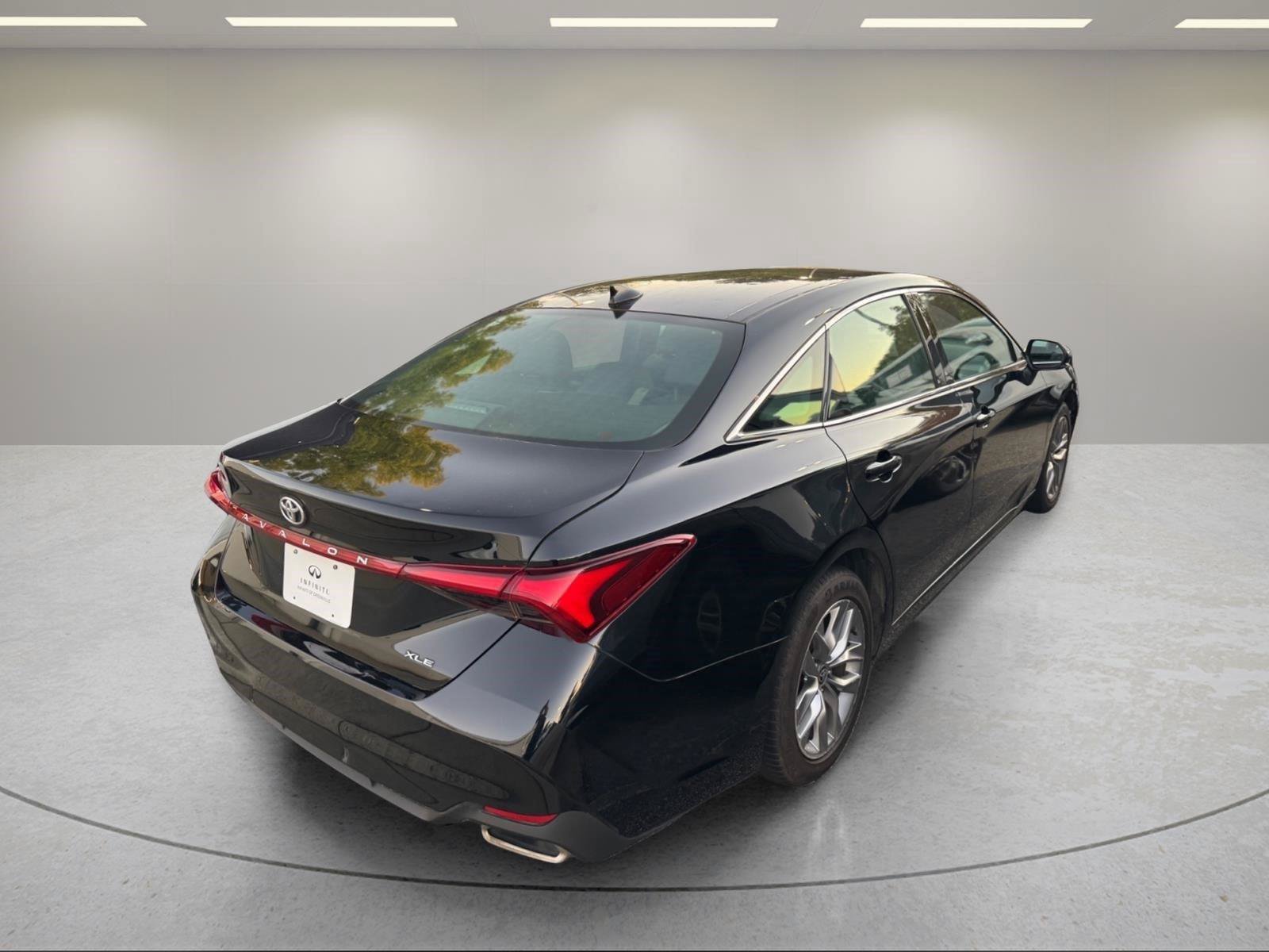 Used 2022 Toyota Avalon XLE FWD image 11