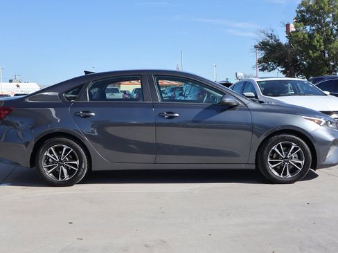 Used 2024 Kia Forte LXS w/ LXS Technology Package image 5