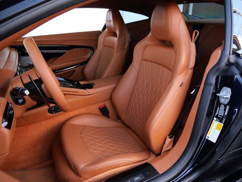 Used 2025 Aston Martin DB12 Coupe RWD image 22