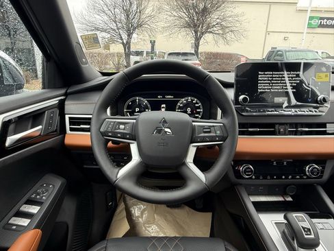 Used 2025 Mitsubishi Outlander SEL image 24