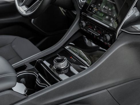 Used 2022 Jeep Grand Cherokee Laredo w/ Luxury Tech Group I image 31