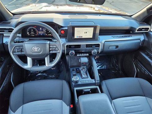 Used 2025 Toyota Tacoma TRD Off-Road image 10