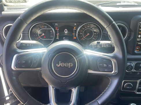 Used 2018 Jeep Wrangler Unlimited Sahara AWD/4WD image 24