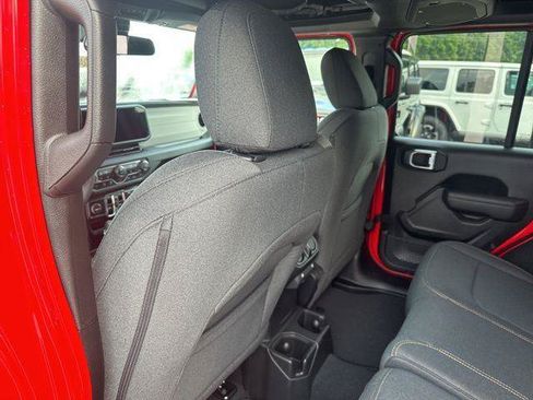 Used 2024 Jeep Wrangler Unlimited Sport AWD/4WD image 25