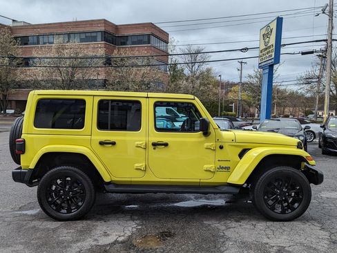 Used 2023 Jeep Wrangler Unlimited Sahara w/ Cold Weather Group AWD/4WD image 6