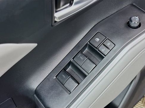 Used 2024 Toyota Highlander XLE image 18