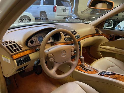 Used 2008 Mercedes-Benz E 350 Sedan image 11