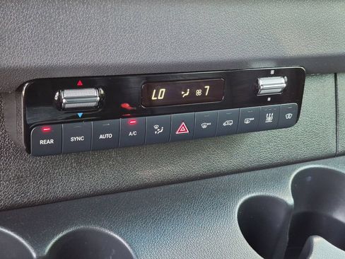 Used 2021 Mercedes-Benz Sprinter 2500 image 19