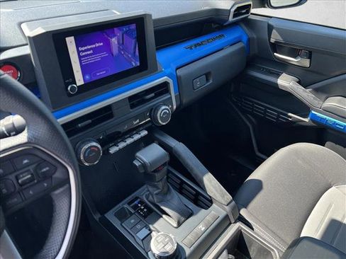 Used 2025 Toyota Tacoma TRD Off-Road image 15