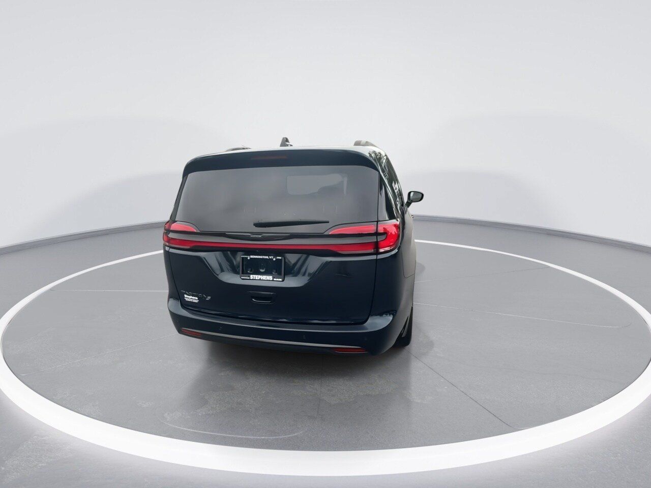 Used 2024 Chrysler Pacifica Touring-L w/ S Appearance Package FWD image 17