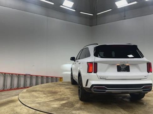 Certified 2023 Kia Sorento SX image 10