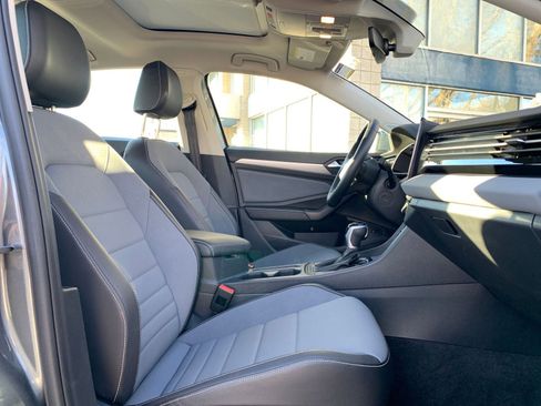 Used 2025 Volkswagen Jetta SE image 36